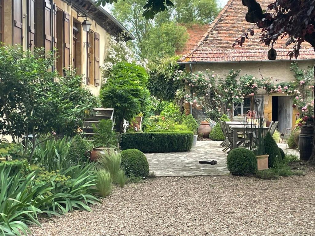 Les Jardins Des Soussilanges Bed & Breakfast Céron Dış mekan fotoğraf